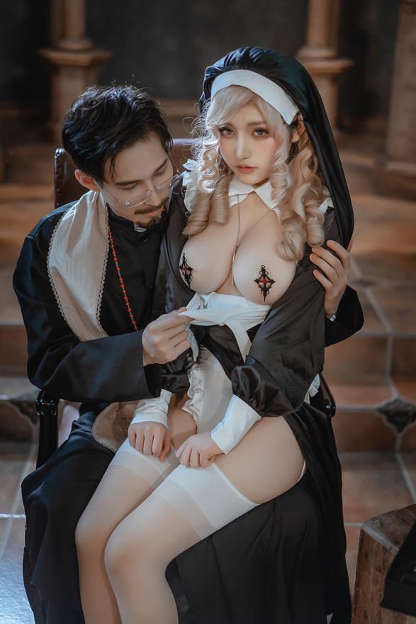 一笑芳香沁 – NO.032 修女与神父[42P11V/534MB]