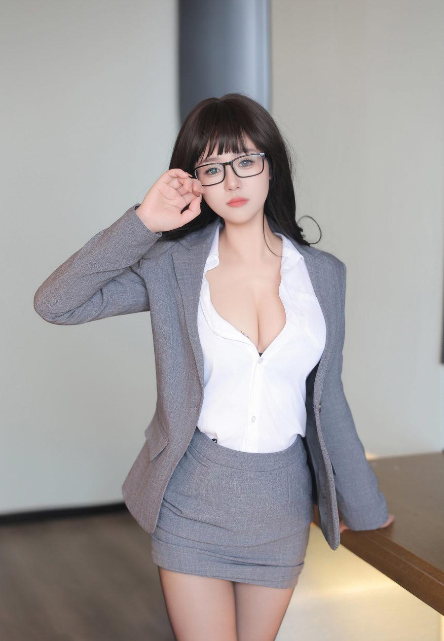 [XiuRen秀人网] 2024.05.07 No.8496 金小依 [82+1P]