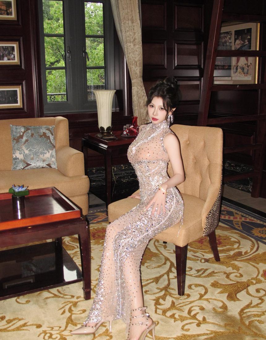 [XiuRen秀人网] 2025.09.24 No.10802 尹甜甜sunny [88+1P]