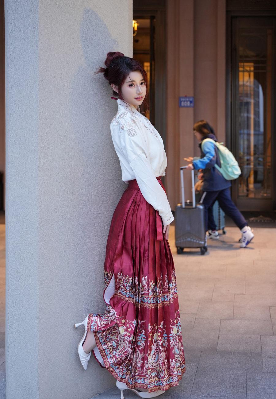 [XiuRen秀人网] 2024.01.19 No.7985 美七 Mia [70+1P]