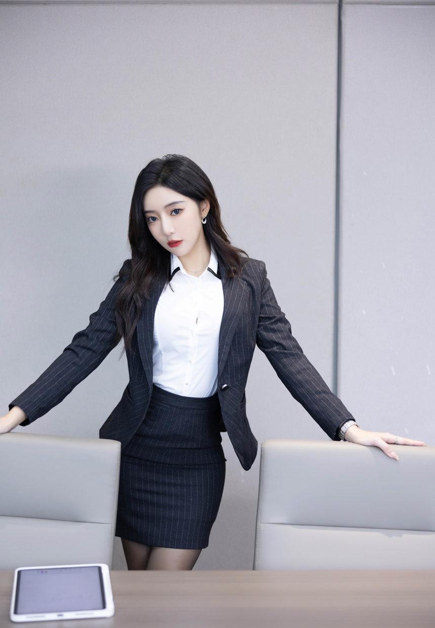 [XiuRen秀人网] 2024.06.05 No.8656 王馨瑶yanni [85+1P]