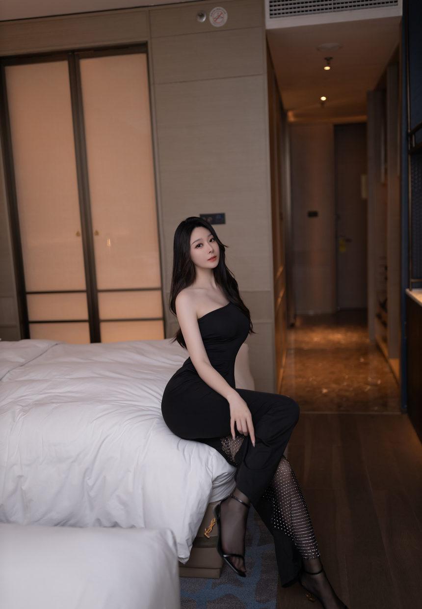 [XiuRen秀人网] 2024.11.01 No.9386 小逗逗 [80+1P]