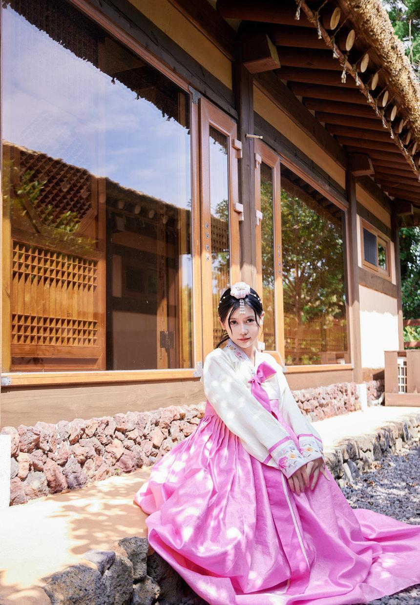 [XiuRen秀人网] 2023.10.26 No.7564 尹甜甜 [69+1P]