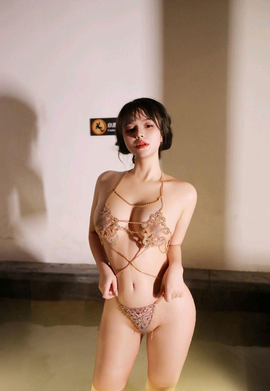 [XiuRen秀人网] 2024.02.06 No.8075 沈思怡 [74+1P]