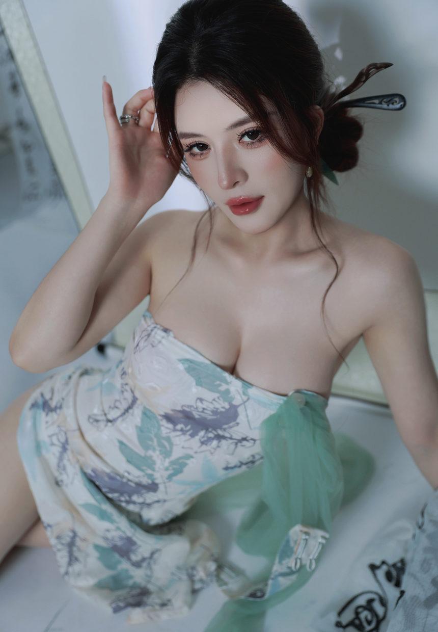 [XiuRen秀人网] 2025.08.27 No.10694 阿依莎 [82+1P]