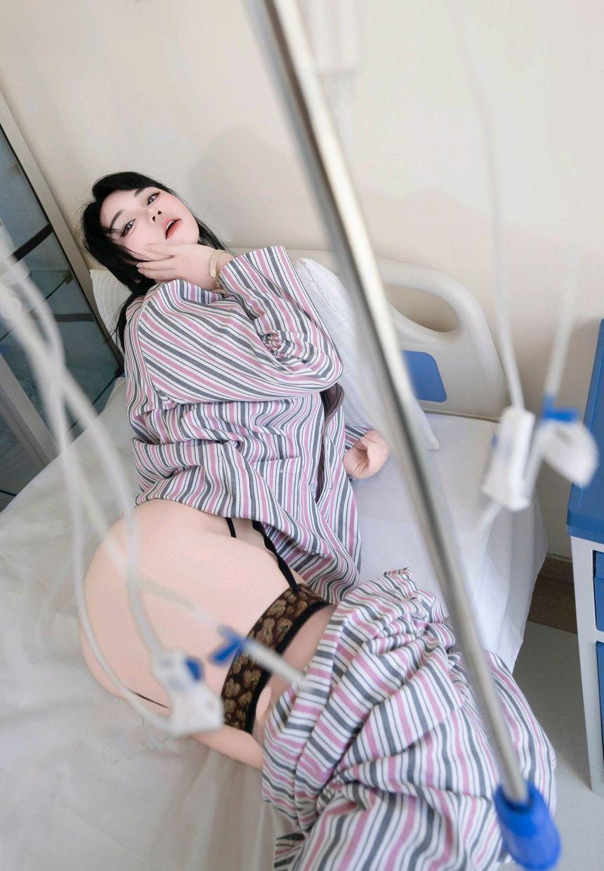 [XiuRen秀人网] 2025.08.14 No.10648 汐汐爱吃草莓 [80+1P]