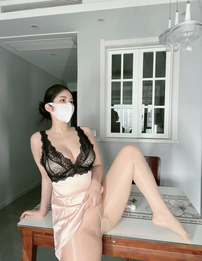 [ ]120斤的小王同学 – 桌底的西红柿[70P1V-279MB]