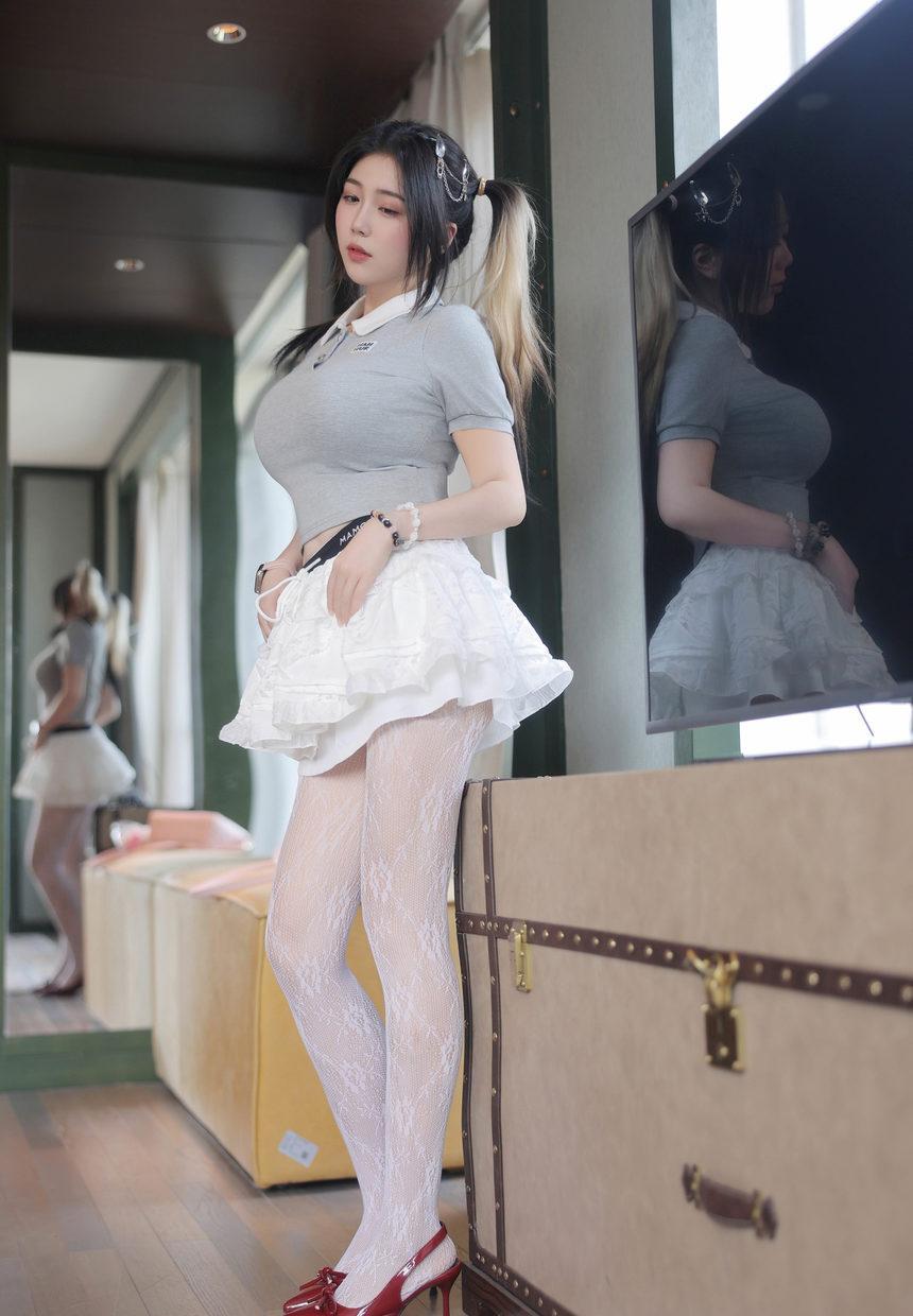 [XiuRen秀人网] 2025.05.27 No.10330 诺诺Hsu [60+1P]