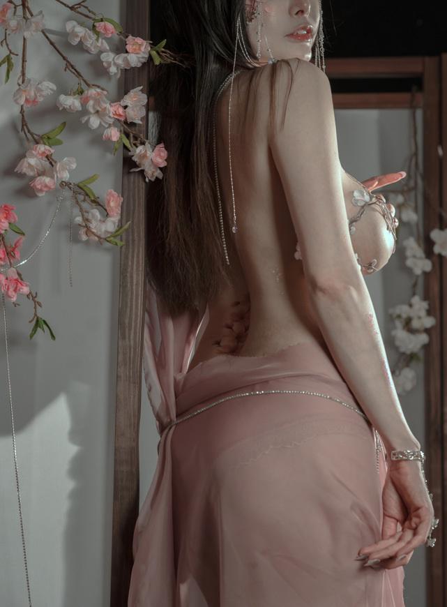 秋和柯基 – NO.63 粉 桃花神[34P1V/639MB]